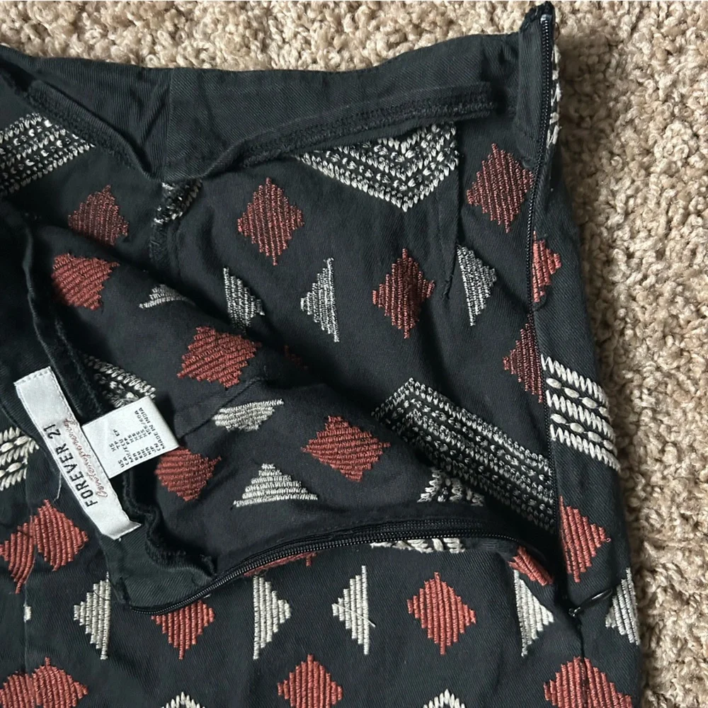 W Vintage Forever 21 Black Geometric Embroidered Mini Skirt Size XS |B27